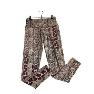 Women’s Size S/M Onzie Leggings.